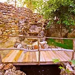Stonehouse Byipek Selçuk