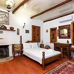 Stonehouse Byipek *