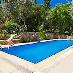 Stonehouse Byipek