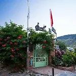 Stonehouse Byipek *
