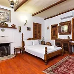 Stonehouse Byipek *