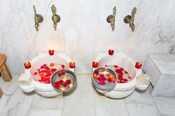 Stonehouse Byipek Hotel *