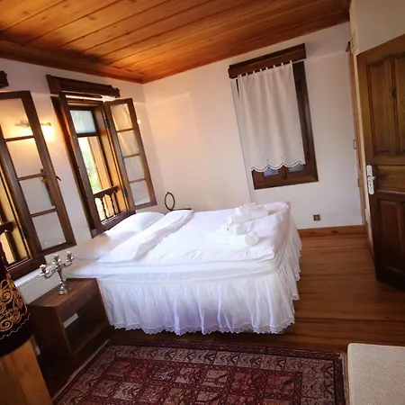 Stonehouse Byipek
