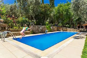 Stonehouse Byipek Hotel