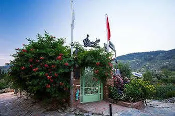 Stonehouse Byipek Hotel *