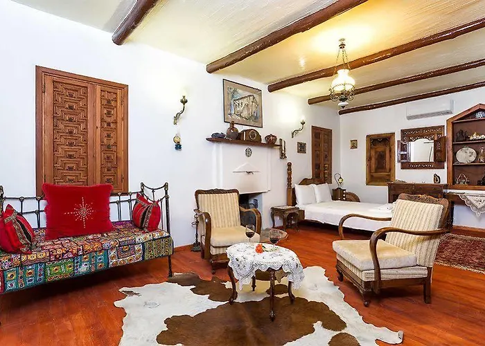 Stonehouse Byipek Hotel Hotel *