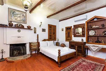 Stonehouse Byipek Hotel *