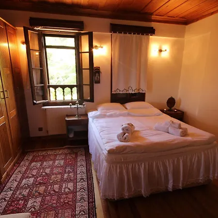 Stonehouse Byipek Selçuk