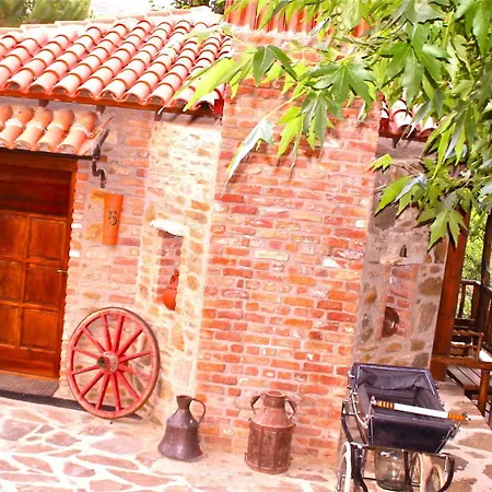 Stonehouse Byipek Hotel *