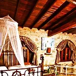 Stonehouse Byipek Selçuk