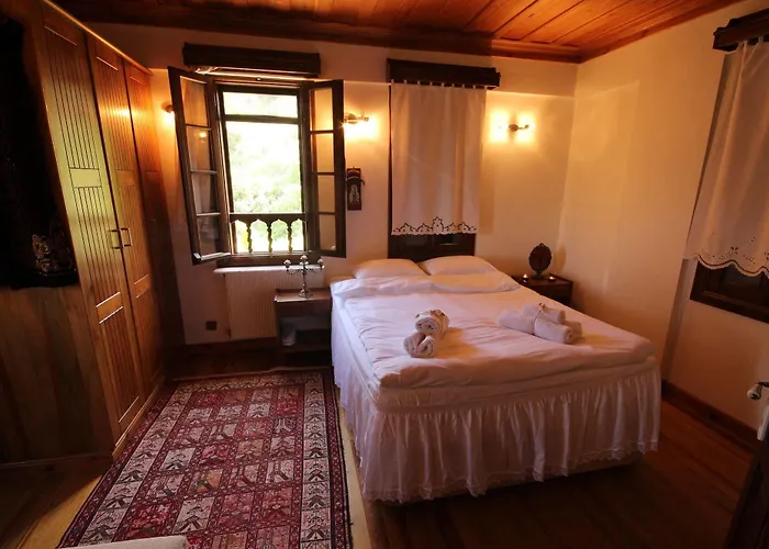 Stonehouse Byipek Selçuk