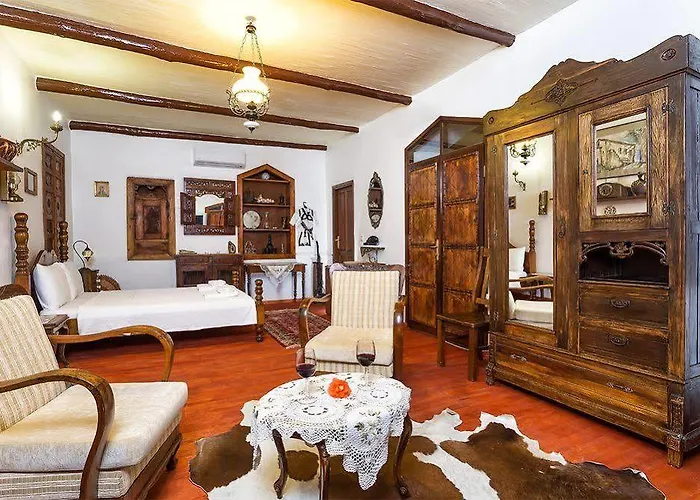 Stonehouse Byipek Szálloda